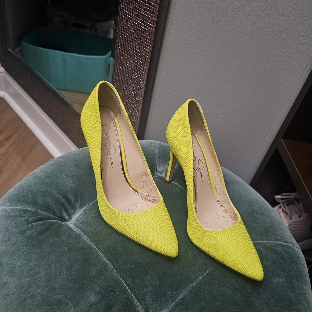 Jessica Simpson Vibrant Yellow Heels - Picture 2 of 7